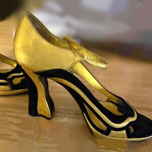 Ladies Gold Prada Pumps size 7